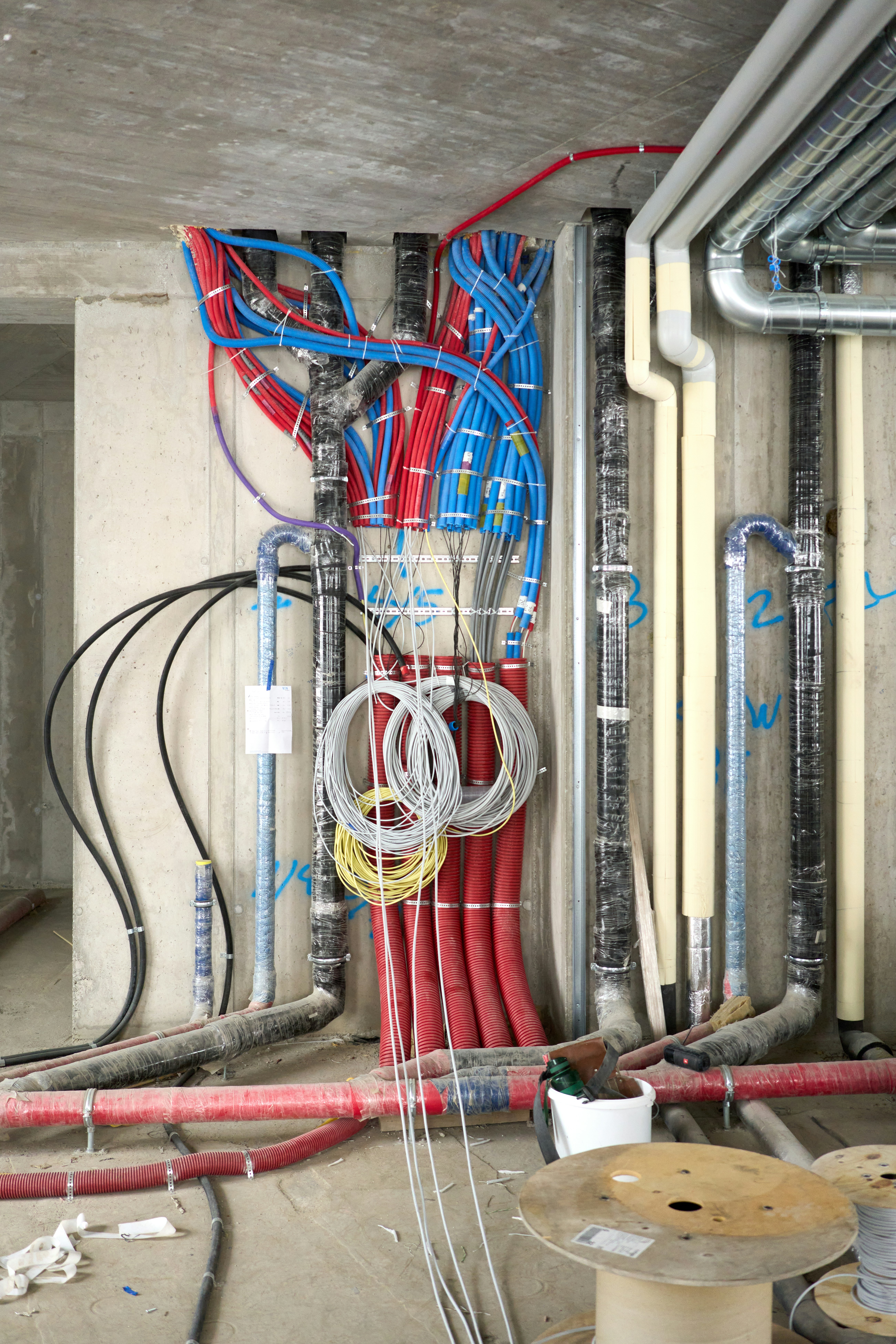 Building electrical wiring installation
